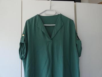 Groene blouse beschikbaar voor biedingen