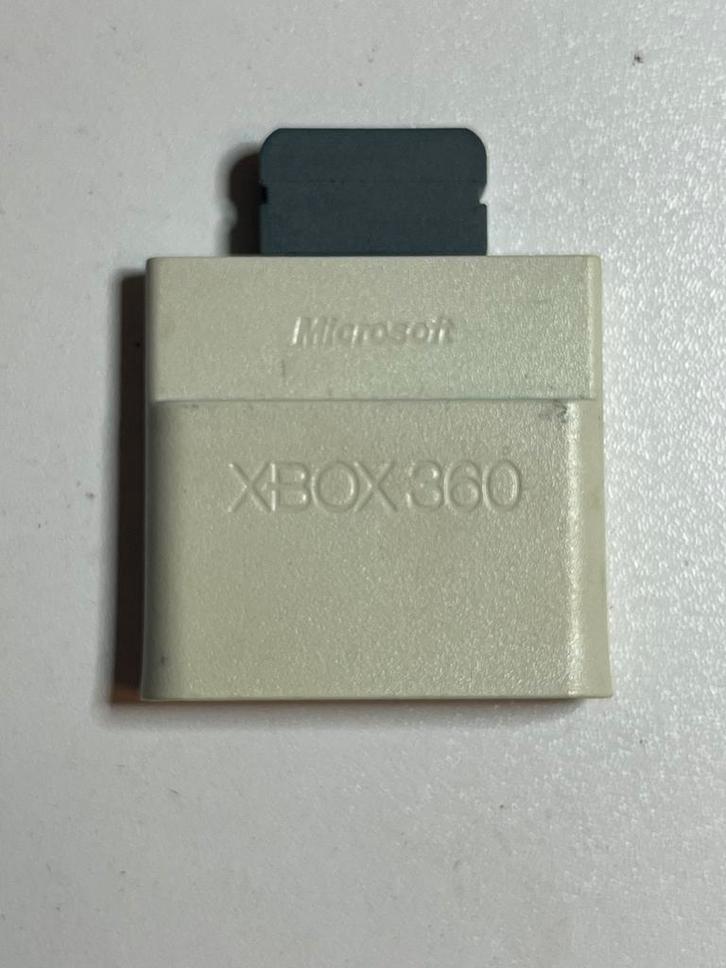 Carte mémoire Xbox 360 – 64 MB, Games en Spelcomputers, Spelcomputers | Xbox | Accessoires, Zo goed als nieuw, Xbox 360, Geheugenkaart