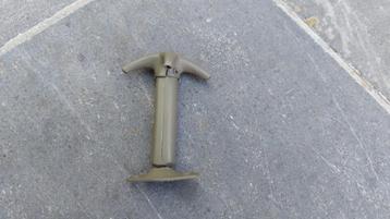 Jeep Willys/Ford mudguard to hood keeper beschikbaar voor biedingen