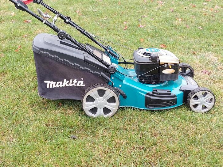 Makita 56cm zelfrijdende grasmaaier, Tuin en Terras, Grasmaaiers, Gebruikt, Versnellingen, Ophalen