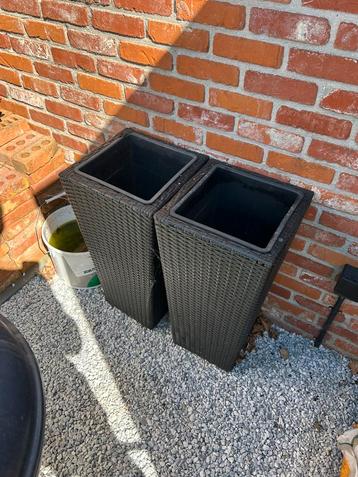 Kunststof plantenbakken voor buiten. beschikbaar voor biedingen