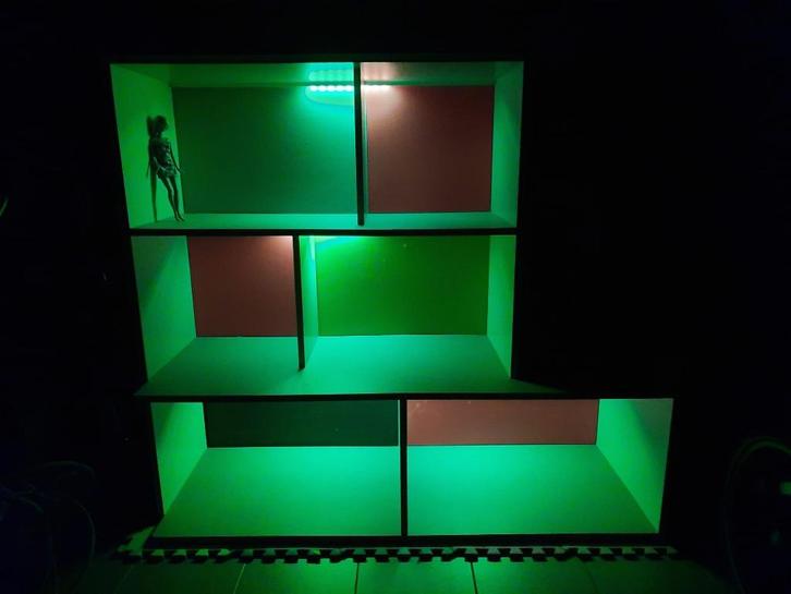 Luxe Barbiehuis met ingebouwd RGB-licht, Kinderen en Baby's, Speelgoed | Poppenhuizen, Zo goed als nieuw, Poppenhuis, Ophalen