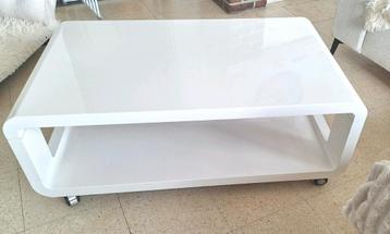  Moderne Hoogglans Salontafel op wieltjes
Ikea
 beschikbaar voor biedingen