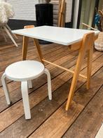 Design kinderbureau Scandinavische stijl, Huis en Inrichting, Bureaus, Ophalen, Zo goed als nieuw, Bureau