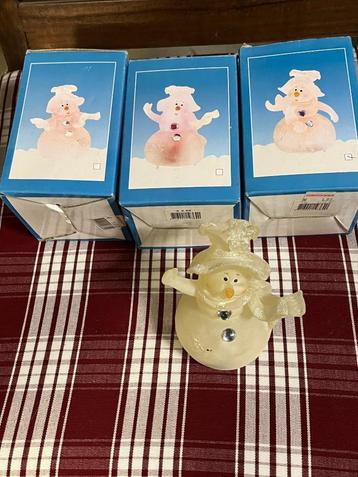 KERST - 3 x Sneeuwman met muziek en licht beschikbaar voor biedingen