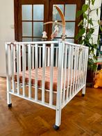 Babybox op wielen + matras en hoes — zeer goede staat, Kinderen en Baby's, Ophalen, Zo goed als nieuw, Rechthoekig, Wieltjes