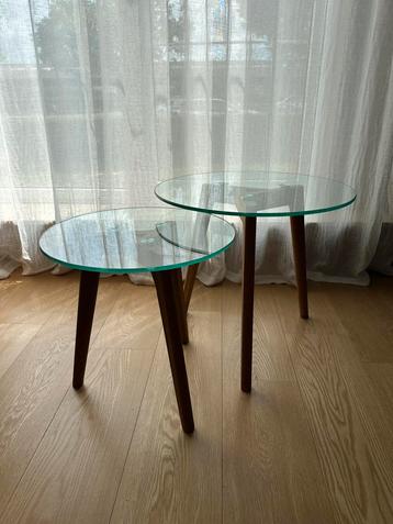 Bijzettafeltjes eik en glas beschikbaar voor biedingen