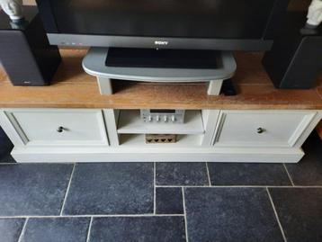 Wit houten TV meubel  beschikbaar voor biedingen
