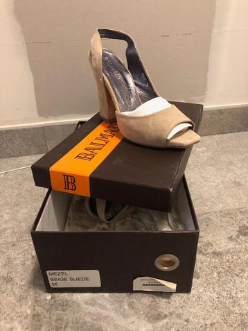 Chaussures à talons BALMAIN beige Neuves Pointure 36, Neuf, Beige, Chaussures à haut talons, Balmain
