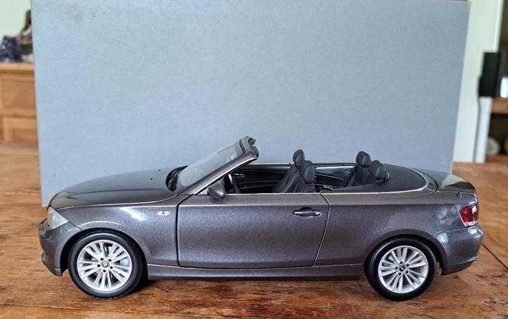 BMW 1 Series Cabrio Sparkling Graphite 1:18 Dealer Kyosho, Hobby en Vrije tijd, Modelauto's | 1:18, Nieuw, Auto, Kyosho, Ophalen of Verzenden