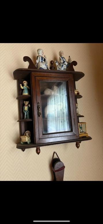 Étagère vitrine  beschikbaar voor biedingen
