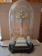 Christus aan het kruis onder een glazen stolp, Antiek en Kunst, Ophalen