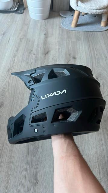 Bmx helm beschikbaar voor biedingen