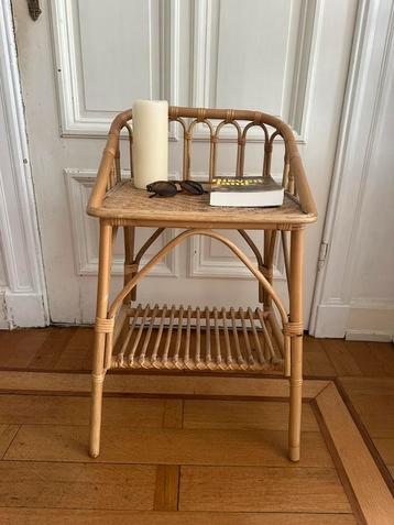 Rotan bijzet tafeltje of nachttafeltje  beschikbaar voor biedingen