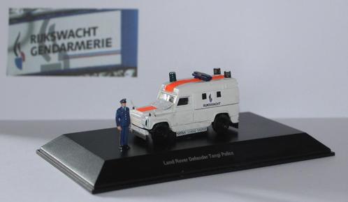 RIJKSWACHT LAND ROVER DEFENDER TANGI 1/87 + FIGUUR + PLEXI, Verzamelen, Militaria | Algemeen, Rijkswacht, Miniatuur of Beeldje