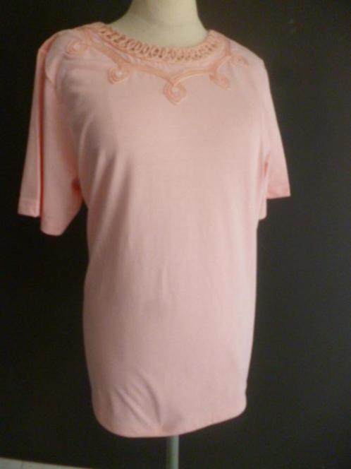 Overproduktie Fantasie Geborduurd T-shirt, Zakelijke goederen, Stock en Retail | Partijen goederen, Textiel, Ophalen