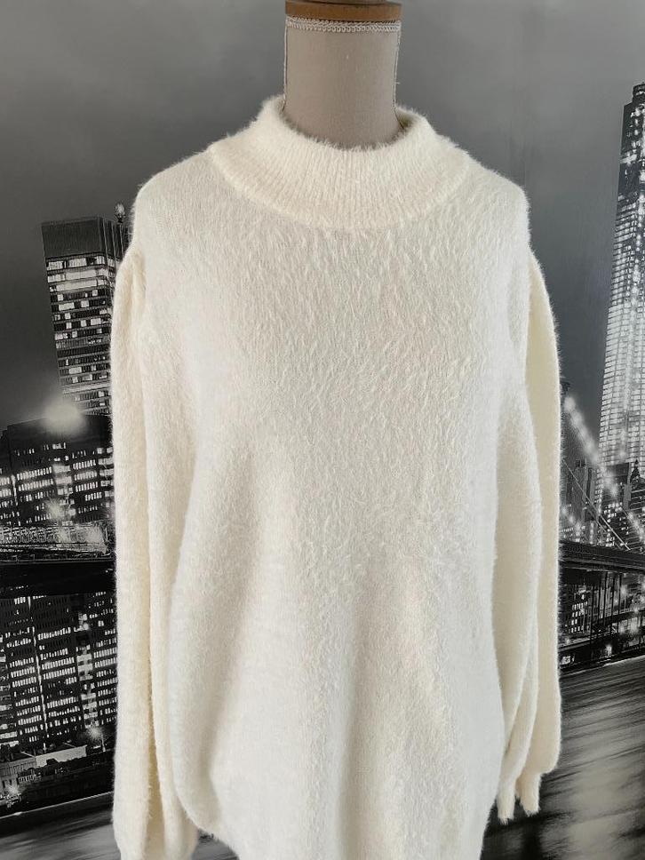 prachtige witte trui 48 - GRATIS trui bij aankoop, Kleding | Dames, Truien en Vesten, Zo goed als nieuw, Maat 46/48 (XL) of groter