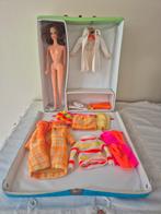 1966 Barbie met doos en kleding, Ophalen of Verzenden, Kleertjes