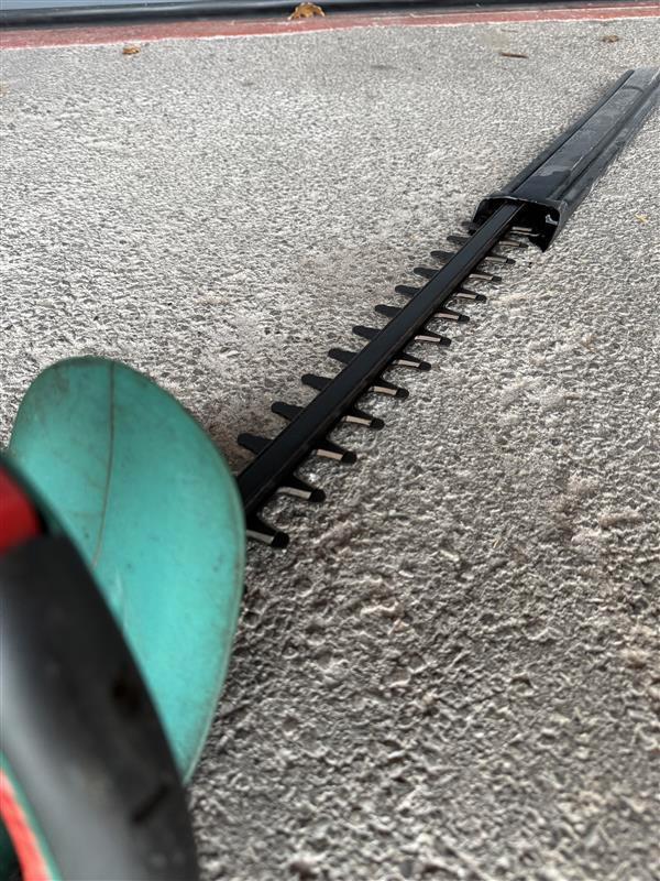 Keuze uit 3 heggenscharen Bosch - Metabo, Tuin en Terras, Heggenscharen, Gebruikt, Elektrisch, Ophalen of Verzenden