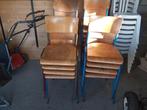 19 stoelen en een zeer stevige tafel (zie foto's), Ophalen