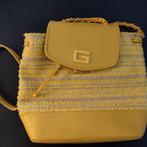 Rugzak / handtas Guess Kimi, Handtassen en Accessoires, Tassen | Damestassen, Ophalen of Verzenden, Zo goed als nieuw, Geel, Handtas