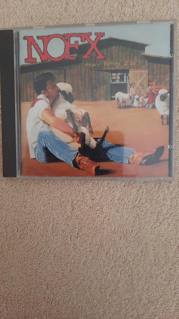 NOFX - Heavy petting zoo (1996), Cd's en Dvd's, Cd's | Hardrock en Metal, Zo goed als nieuw, Ophalen of Verzenden