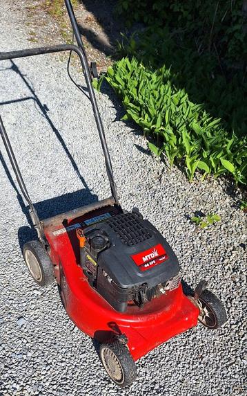 GRASMAAIER OP BENZINE VOOR ONDERDELEN of om te worden overge beschikbaar voor biedingen