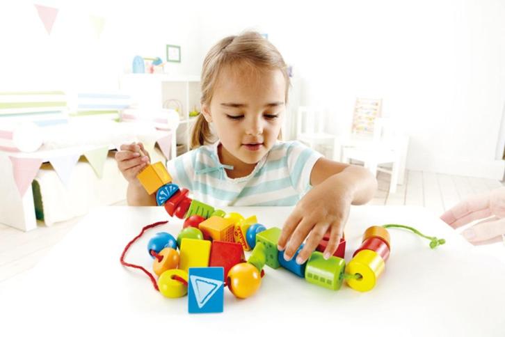 Houten rijgspel Hape speelgoed, Kinderen en Baby's, Speelgoed | Houten speelgoed, Nieuw, Overige typen, Ophalen of Verzenden