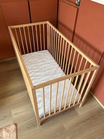Ledikant Ikea + matras beschikbaar voor biedingen