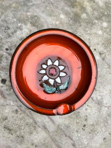 Vintage asbak in keramiek van Oswald Tiberghien (Eeklo) beschikbaar voor biedingen