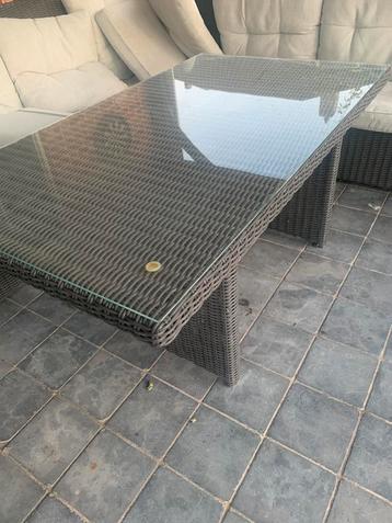 Tuintafel met glazen blad 