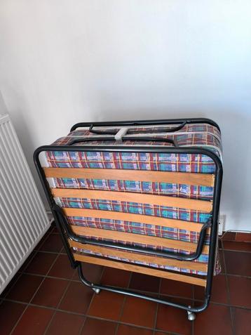 Plooibaar bed beschikbaar voor biedingen