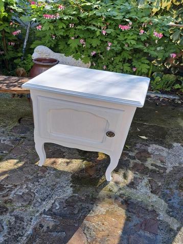 Petit meuble d appoint,  chevet dans le style Shabby