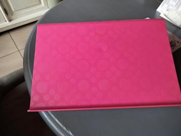 Laptop tafel beschikbaar voor biedingen