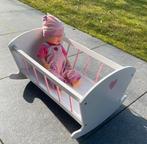Houten wieg met pop, Kinderen en Baby's, Speelgoed | Poppen, Ophalen, Zo goed als nieuw, Babypop