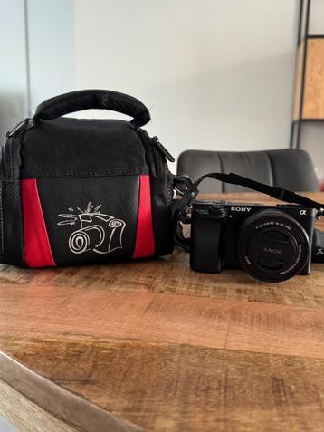 SONY a6000 + Kit lens 16-50mm F/3.5-5.6 OSS, Ophalen of Verzenden, Zo goed als nieuw, Sony