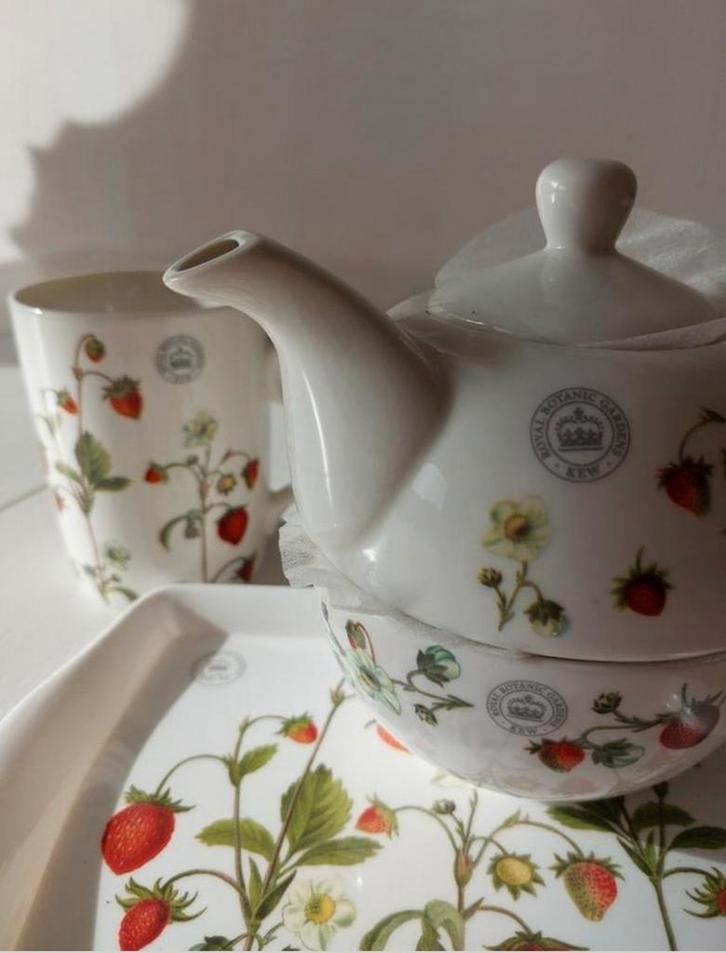 Theeset: Royal Botanic Gardens, Kew “Strawberry Fayre”, Huis en Inrichting, Keuken | Servies, Ophalen of Verzenden