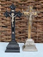 Kruisbeelden 2 stuks - hoogte 45cm., Antiquités & Art, Antiquités | Objets religieux, Enlèvement ou Envoi