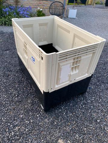 Palletbox in nieuwstaat beschikbaar voor biedingen