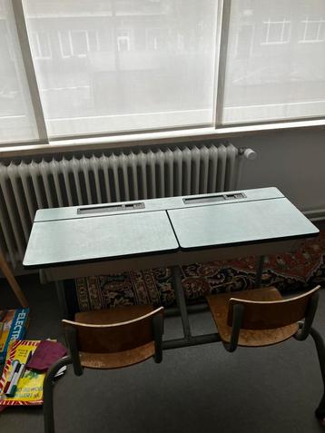 Leuk kinderbankje  beschikbaar voor biedingen
