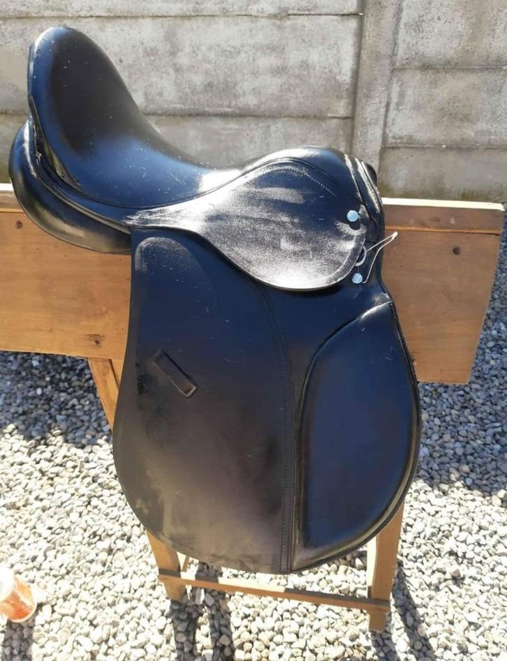 Vzw zadel 17,5 inch nieuw, Dieren en Toebehoren, Paarden en Pony's | Zadels, Nieuw, Dressuur, Ophalen