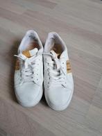 Baskets blanches et dorées Active fashion, Enlèvement ou Envoi, Utilisé, Autre, Chaussures de sport
