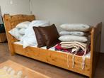 Wood frame bed with mattress, Huis en Inrichting, Slaapkamer | Bedden, Ophalen, Eenpersoons, 190 cm of minder, Zo goed als nieuw