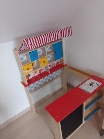 Houten winkeltje beschikbaar voor biedingen