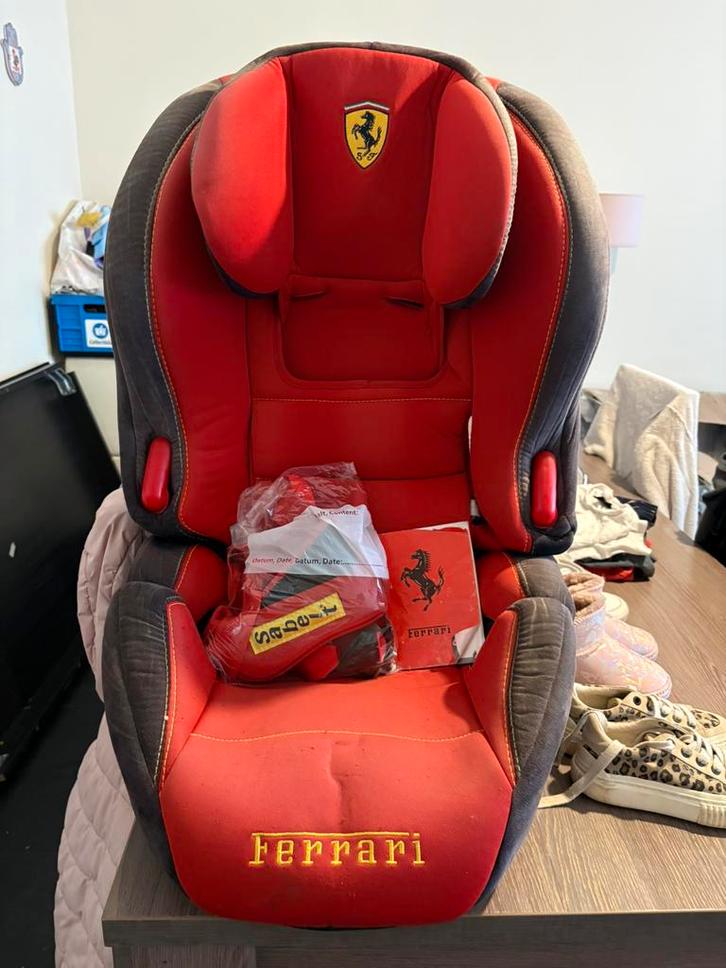 Ferrari rood autostoeltje upgradebaar van 9 maanden -11 jaar, Kinderen en Baby's, Autostoeltjes, Gebruikt, Overige merken, Autogordel