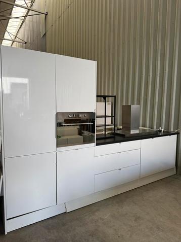 Rechte Keuken Hoogglans Wit + Apparatuur GEDEMONTEERD beschikbaar voor biedingen