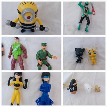 Set actiefiguren. Sommige zijn vintage en verzamelbaar beschikbaar voor biedingen