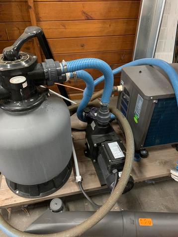 Zandfilter en Pomp en darmen Pomp 1 maand gedraaid Als Nieuw beschikbaar voor biedingen