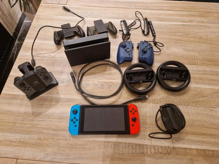 Switch 1 + plein d'accessoires, Games en Spelcomputers, Spelcomputers | Nintendo Switch, Ophalen