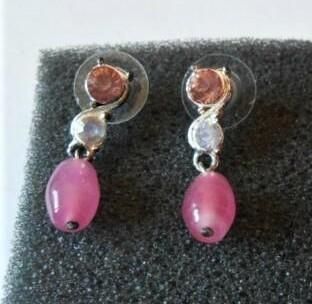 Avon: Cambria Loops, Handtassen en Accessoires, Oorbellen, Nieuw, Knopjes of Stekers, Zilver, Roze, Ophalen of Verzenden